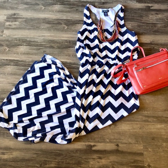 Timing Dresses & Skirts - 💕Chevron Maxi Dress